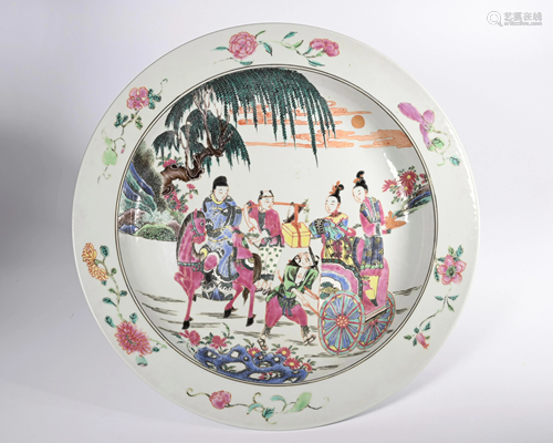 A FAMILLE ROSE FIGURE PORCELAIN PLATE