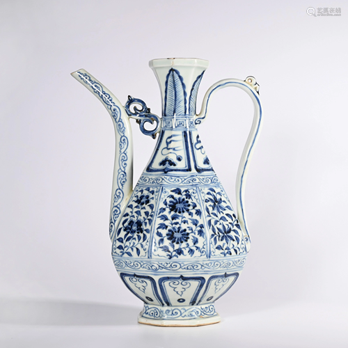 A BLUE AND WHITE INTERLOCKING FLOWER PORCELAIN…