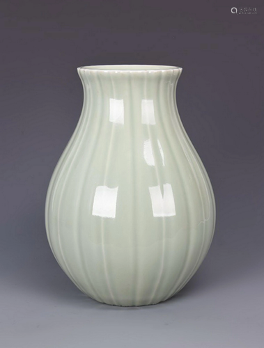 A CELADON GLAZED PORCELAIN CREEL SHAPED ZUN