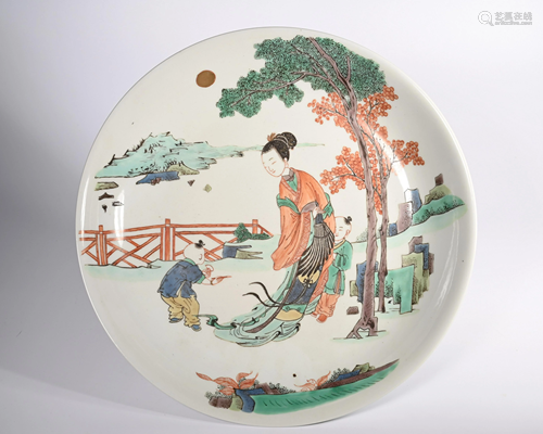 A WUCAI FIGURAL PORCELAIN PLATE