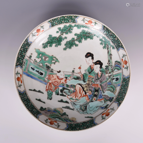 A MULTICOLORED FIGURE PORCELAIN PLATE