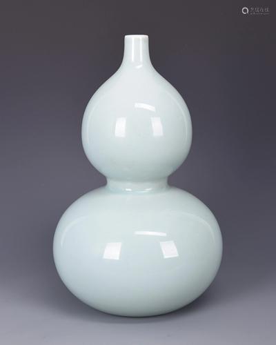 A CELADON GLAZED PORCELAIN GOURD-SHAPED VASE