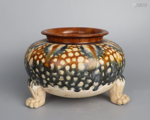 A TRI-COLORED PORCELAIN THREE-LEGGED CENSER