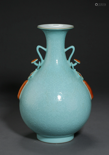 A TURQUOISE GLAZED FLOWER PORCELAIN VASE WITH RUYI