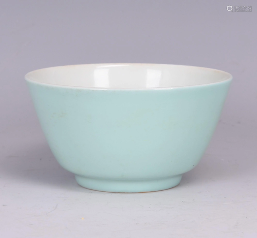 A TURQUOISE GLAZED PORCELAIN CUP