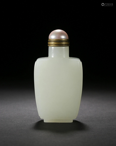 A HETIAN WHITE JADE SNUFF BOTTLE