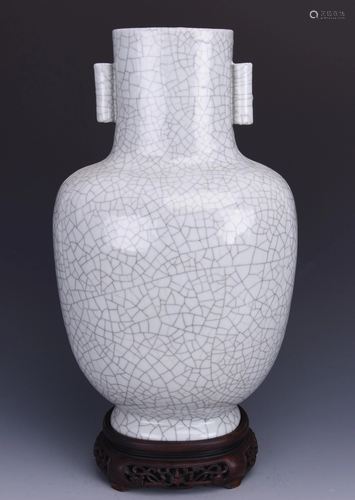 A GE KILN GLAZED PORCELAIN DOUBLE-EARED VASE