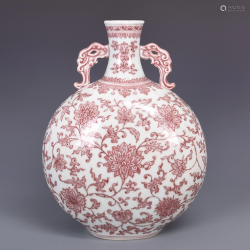 AN UNDERGLAZE RED INTERLOCKING FLOWER PORCELAIN