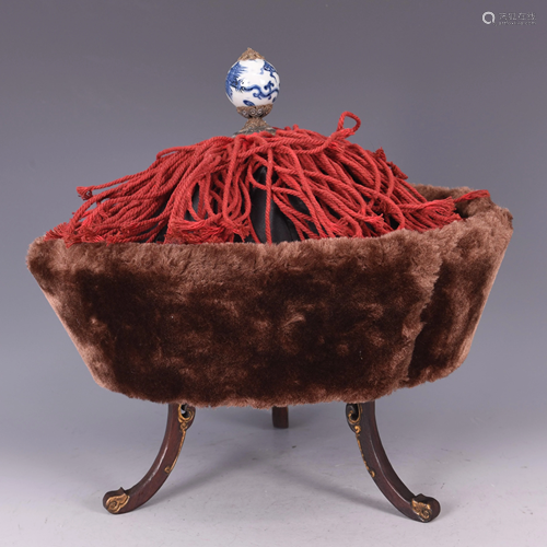 A QING DYN. COURT OFFICIAL'S FUR HAT WITH STAND