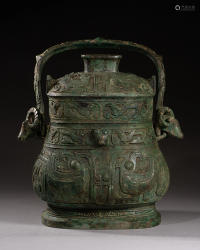 AN ARCHAIC BRONZE TAOTIE MAST VESSEL WITH HANDLE