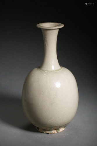 A CELADON GLAZED PORCELAIN VASE