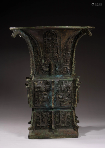 AN ARCHAIC BRONZE RITUAL VESSEL, ZUN