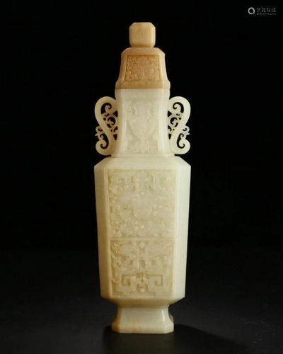 A FINELY CARVED HETIAN JADE DOUBLE-EARED VASE