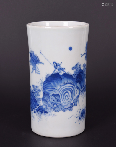 A BLUE AND WHITE PORCELAIN BRUSH POT