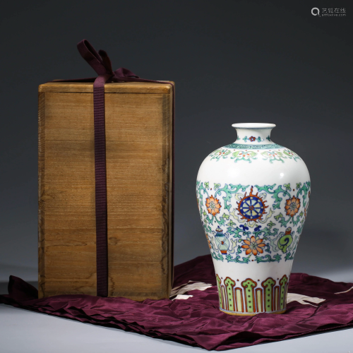A DOUCAI FLORAL PORCELAIN MEIPING VASE IN WOODEN BOX