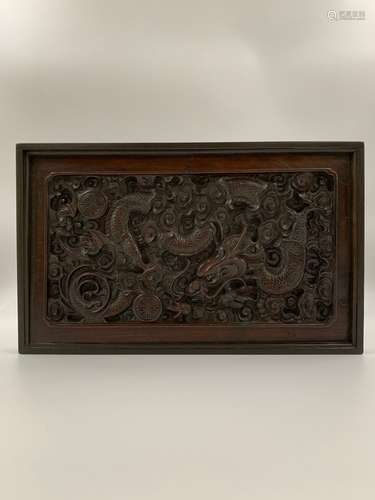 Tablette horizontale en bois sculpté dragon 硬木龙纹匾