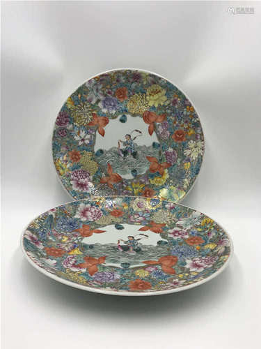 Plat en porcelaine polychrome (Fencai), Chine 广彩盘一对