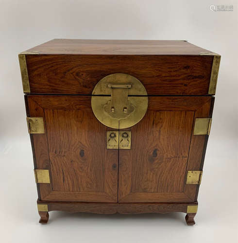 Boite de rangement en bois et métal  chinoise 黄花梨官皮箱