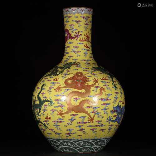 Vase porcelaine de Chine famille rose sur fond jaune avec 9 dragons  黄地粉彩九龙天球瓶