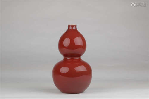 Vase de forme coloquinte double gourde en porcelaine  couleur sang de bœuf 红釉葫芦瓶