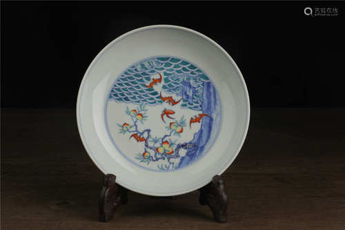 Plat en porcelaine Doucai 斗彩福山寿海盘