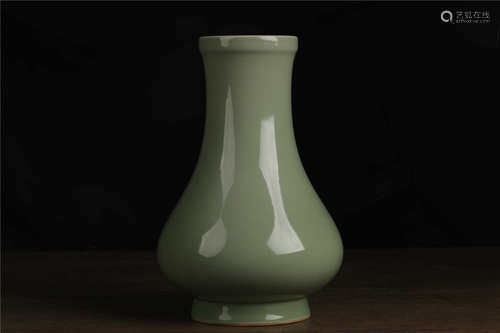 Vase porcelaine à glaçure céladon 青釉花瓶