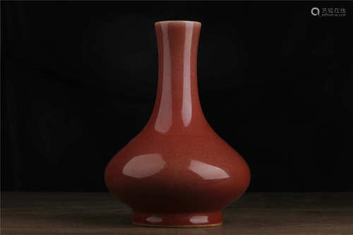 Vase forme bouteille porcelaine rouge sang de boeuf  红釉荸荠瓶