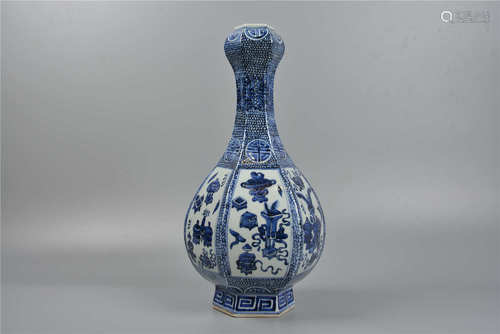 Vase porcelaine blanche à décor bleu  青花蒜头瓶