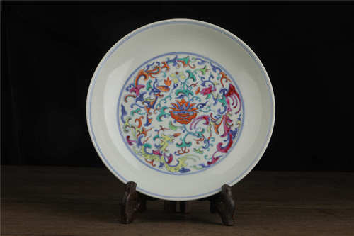 Plat en porcelaine émaux Doucai 斗彩凤盘