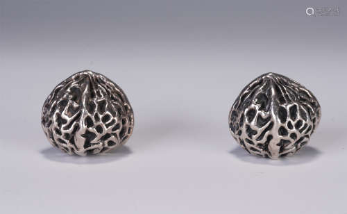 A PAIR OF CHINESE SILVER WALNUTS