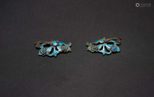 A PAIR OF CHINESE SILVER INLAID GEMSTONE ORNAMENTS