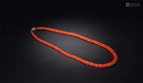 A CHINESE CORAL NECKLACE
