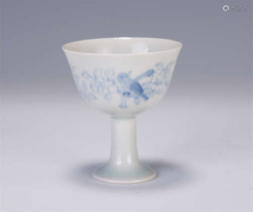 A CHINESE BLUE AND WHITE PORCELAIN STEM CUP
