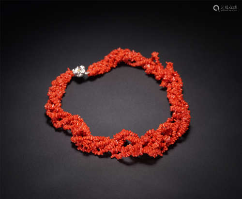 A CHINESE CORAL NECKLACE