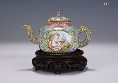 A CHINESE PAINTED ENAMEL TEAPOT