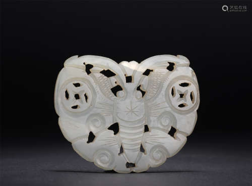 A CHINESE JADE PENDANT