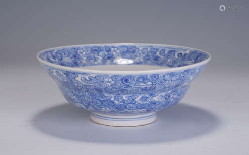 A CHINESE BLUE AND WHITE PORCELAIN BOWL