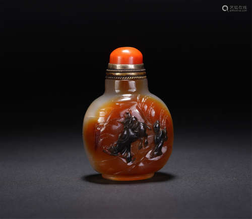 A CHINESE AGATE QIAOSE SNUFF BOTTLE