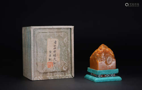A CHINESE HARDSTONE SEAL