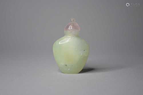 A Chinese jade snuff bottle