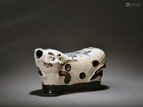 A Chinese cizhou style pillow modelled as a cat, Qing Dynast...