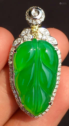 ICY GREEN JADEITE LEAF PATTERN PENDANT