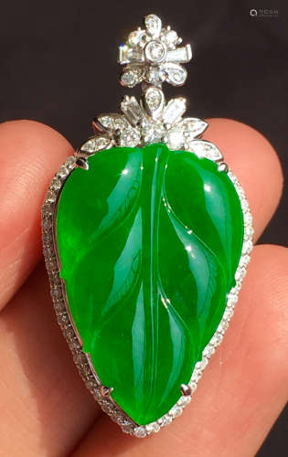 ICY GREEN JADEITE LEAF PATTERN PENDANT