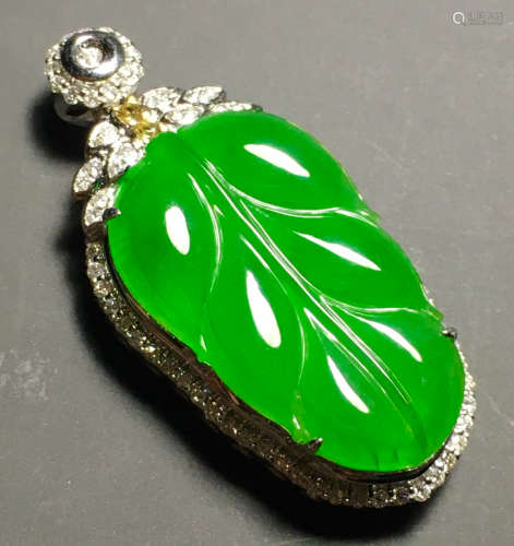 ICY GREEN JADEITE LEAF PATTERN PENDANT