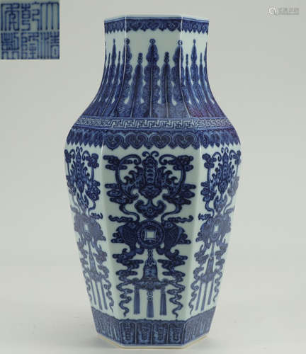 QIANLONG MARK BLUE&WHITE GLAZE AUSPICIOUS VASE