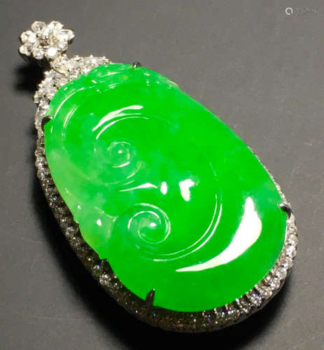 ICY GREEN JADEITE RUYI PATTERN PENDANT