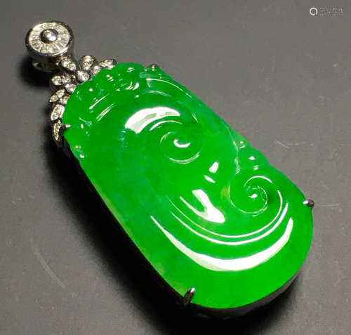 ICY GREEN JADEITE RUYI PATTERN PENDANT