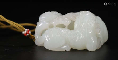 HETIAN JADE LION SHAPE PENDANT