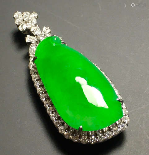 ICY GREEN JADEITE MELON PATTERN PENDANT