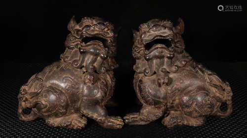 PAIR OF COPPER LION SHAPE ORNAMENTS